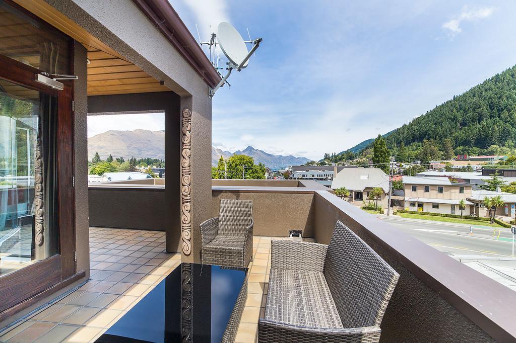 Private 4 Bed Dorm with Kitchenette and deck